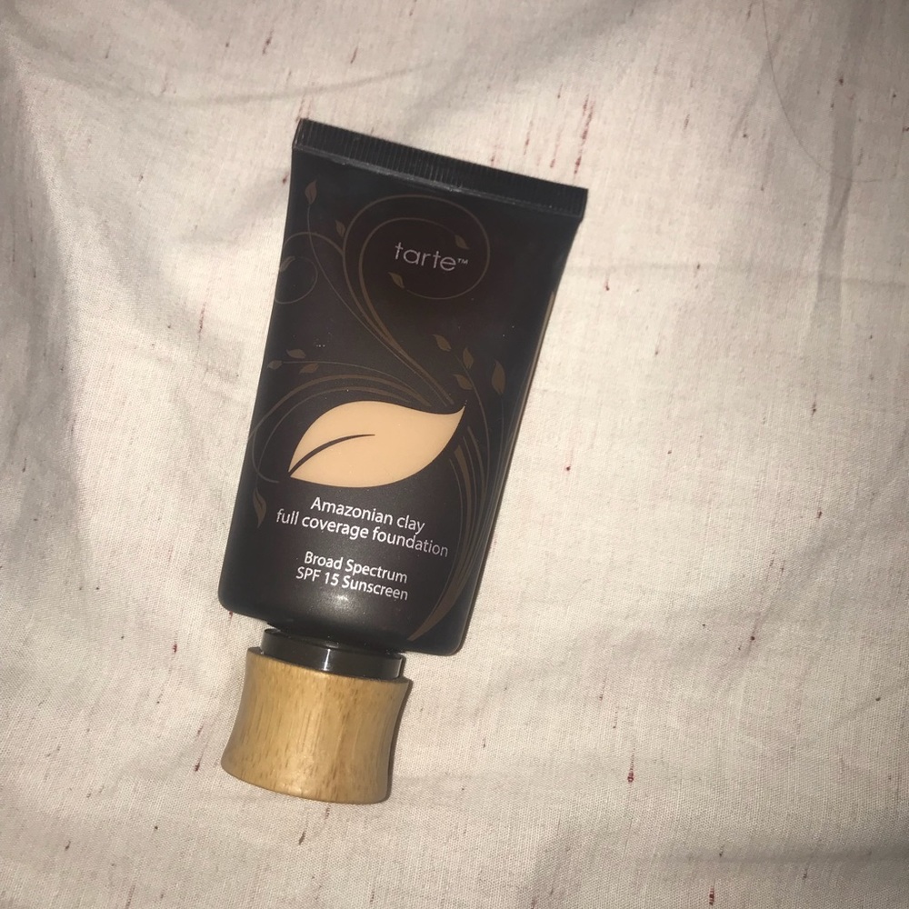 amazonian clay foundation light-medium honey